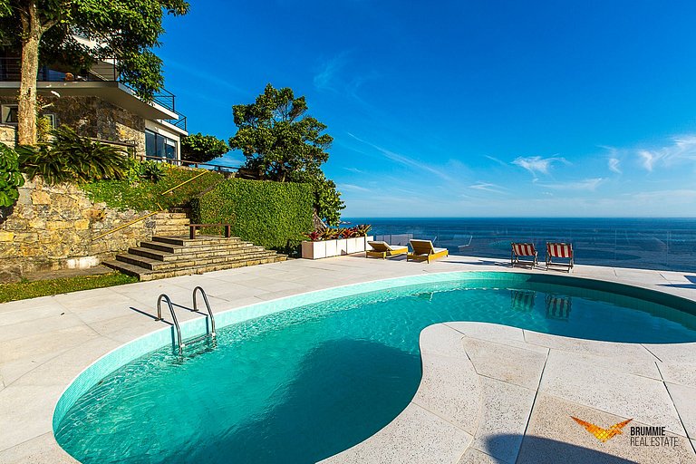 Contemporary Elegance and Unforgettable Views in Joatinga