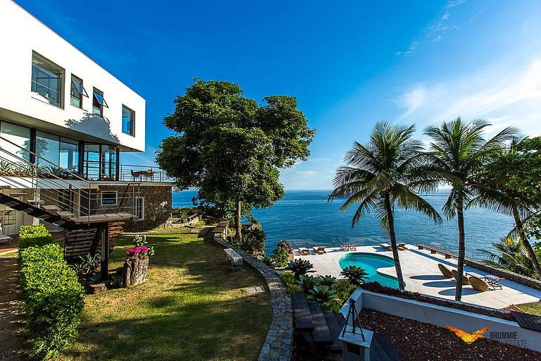 Contemporary Elegance and Unforgettable Views in Joatinga
