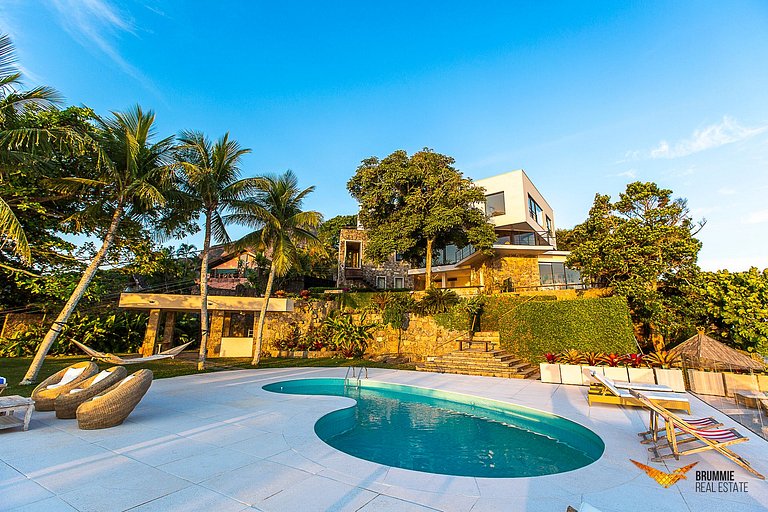 Elegância Contemporânea e Vista Inesquecível no Joatinga