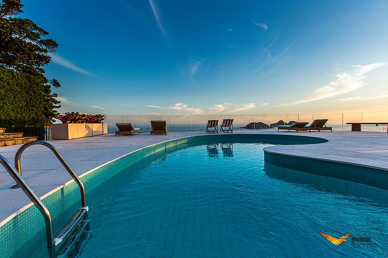Elegancia contemporánea y vistas inolvidables en Joatinga