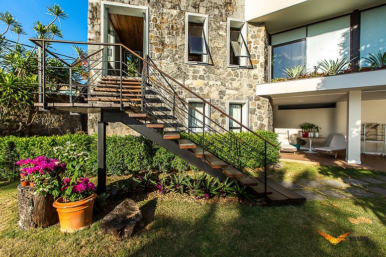 Contemporary Elegance and Unforgettable Views in Joatinga