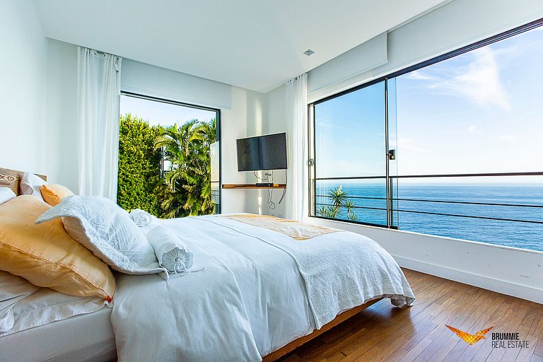Contemporary Elegance and Unforgettable Views in Joatinga