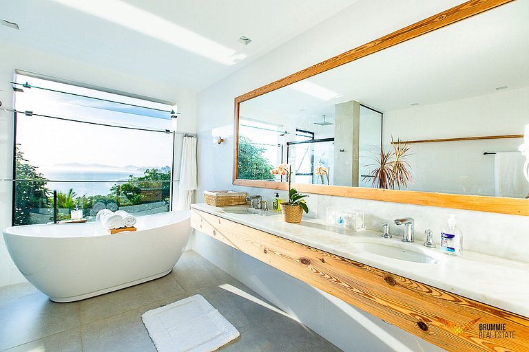 Elegancia contemporánea y vistas inolvidables en Joatinga