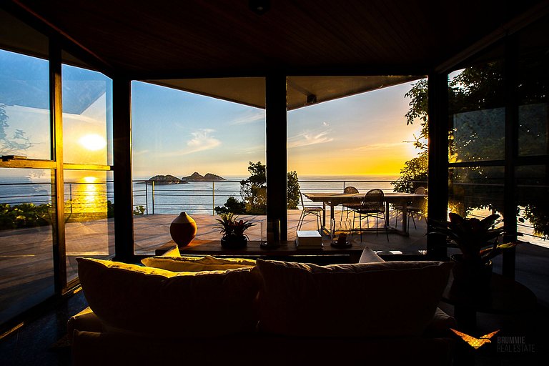 Elegância Contemporânea e Vista Inesquecível no Joatinga