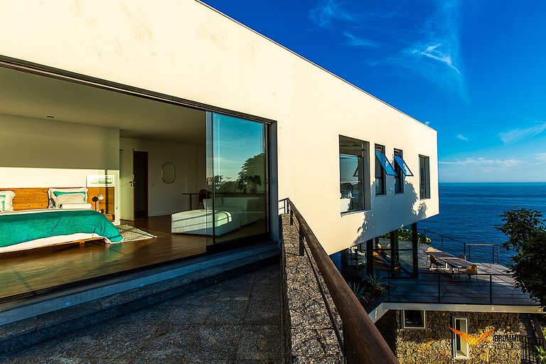 Elegância Contemporânea e Vista Inesquecível no Joatinga