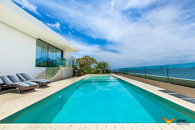Majestic Oceanview Penthouse