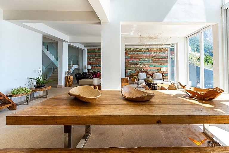 Beautiful House in Joatinga with Stunning View