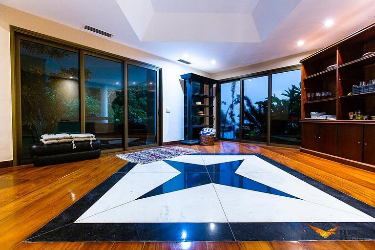 Casa na Joatinga com área de lazer e vista deslumbrante