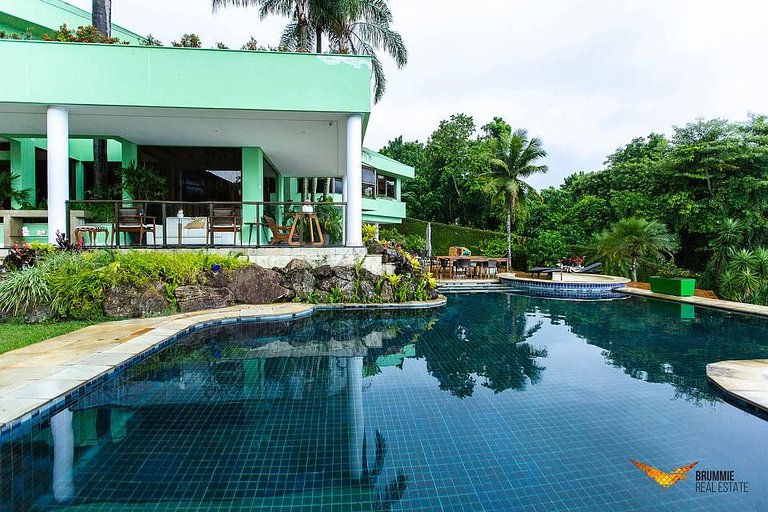 Casa na Joatinga com área de lazer e vista deslumbrante