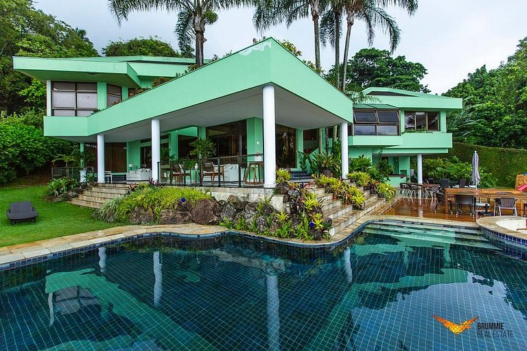 Casa na Joatinga com área de lazer e vista deslumbrante