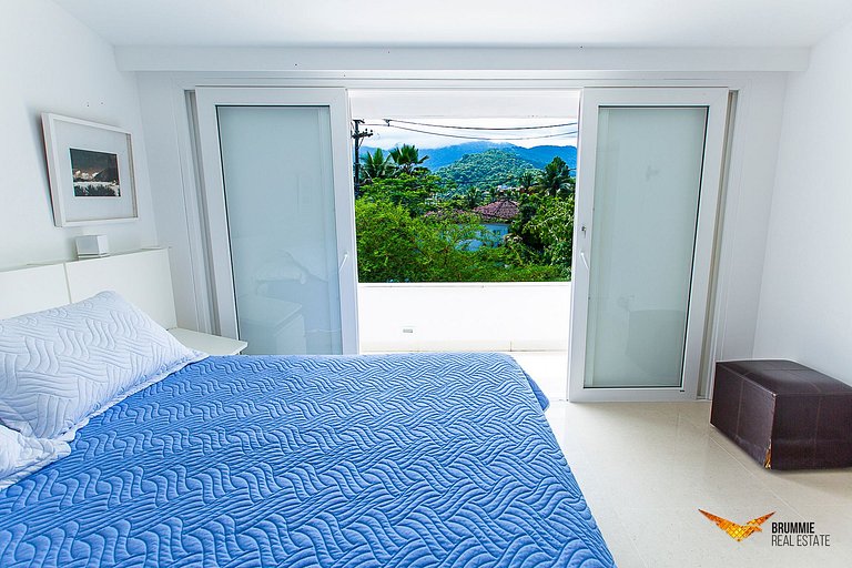 Beautiful House at Villa Frade Angra