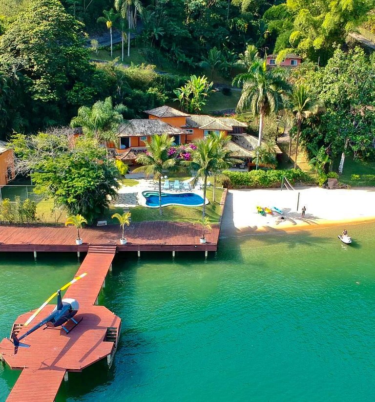 Incrível Mansão em Angra com Praia Privada