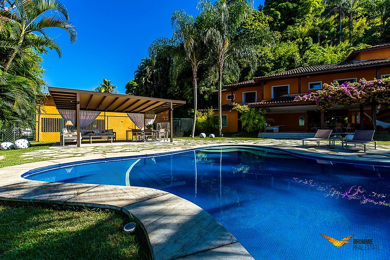 Incrível Mansão em Angra com Praia Privada