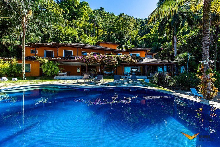 Impresionante mansión en Angra con playa privada