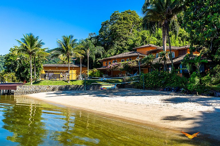 Incrível Mansão em Angra com Praia Privada