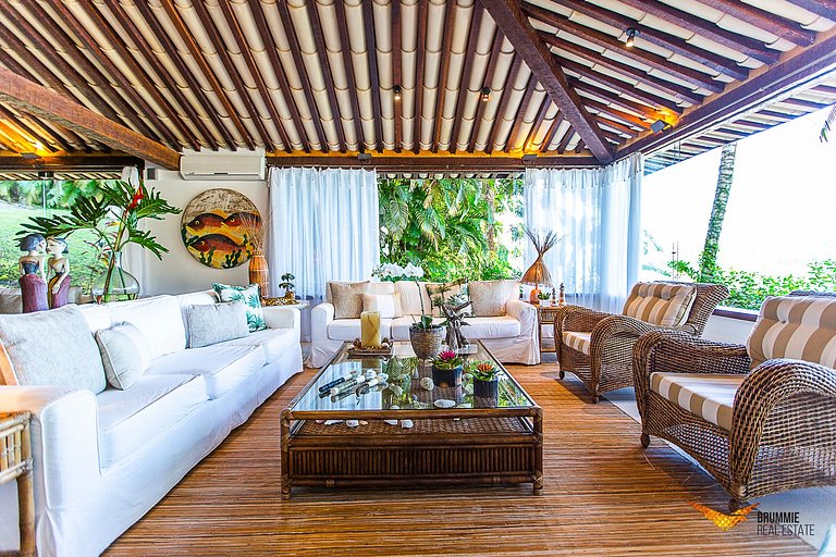 Impresionante mansión en Angra con playa privada