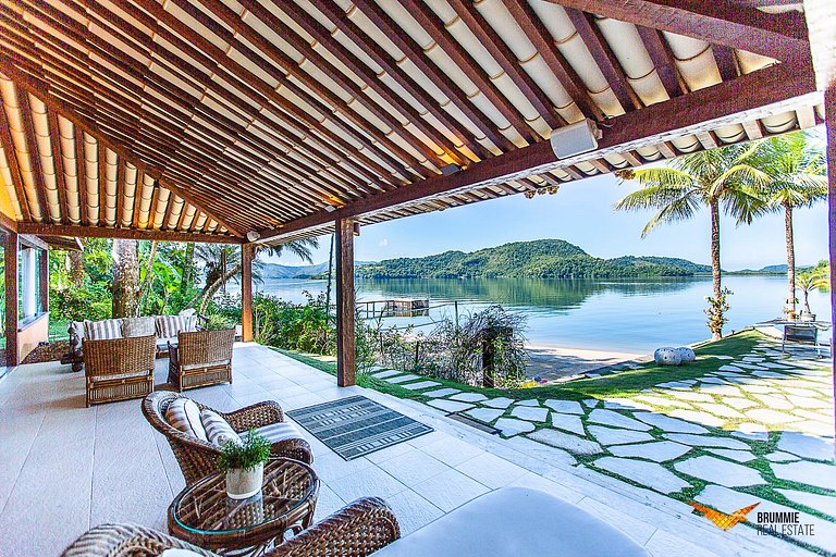 Incrível Mansão em Angra com Praia Privada