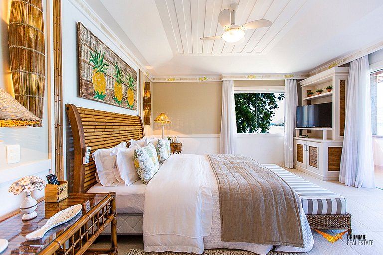 Amazing Mansion in Angra with a Private Beach