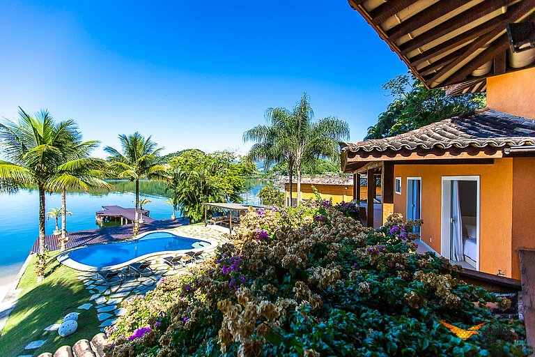 Impresionante mansión en Angra con playa privada