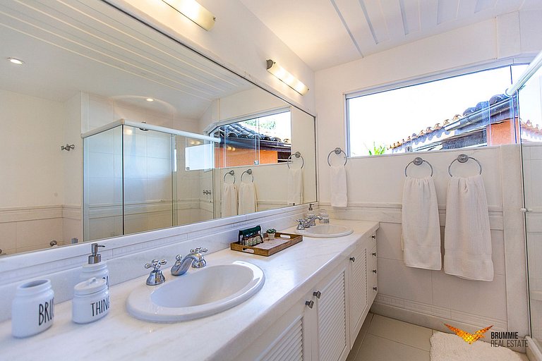 Amazing Mansion in Angra with a Private Beach