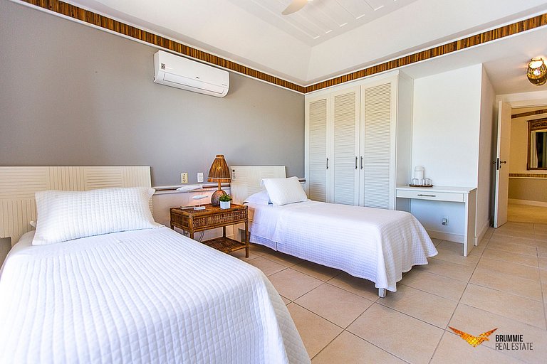 Incrível Mansão em Angra com Praia Privada
