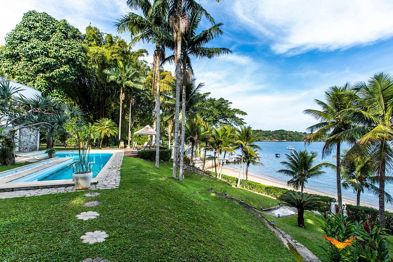 Stunning Seaside Villa in Angra dos Reis
