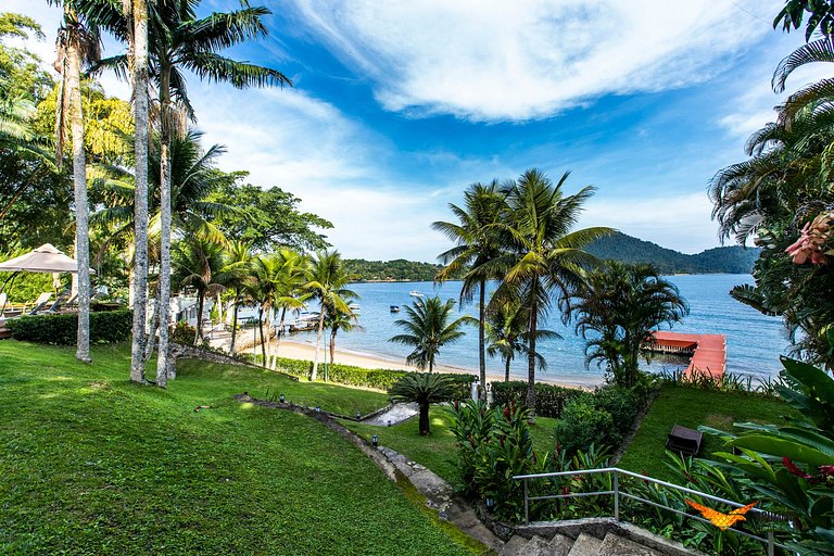 Stunning Seaside Villa in Angra dos Reis