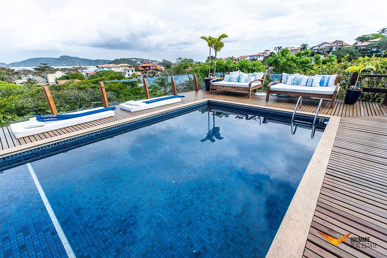 Magnífica Mansão na Beira-mar em Búzios