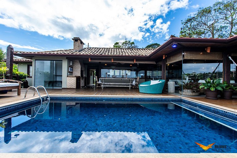 Magnífica Mansão na Beira-mar em Búzios
