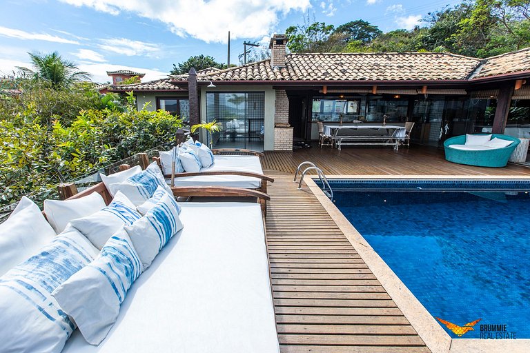 Magnífica Mansão na Beira-mar em Búzios