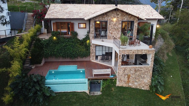 Villa in the mountains with stunning views