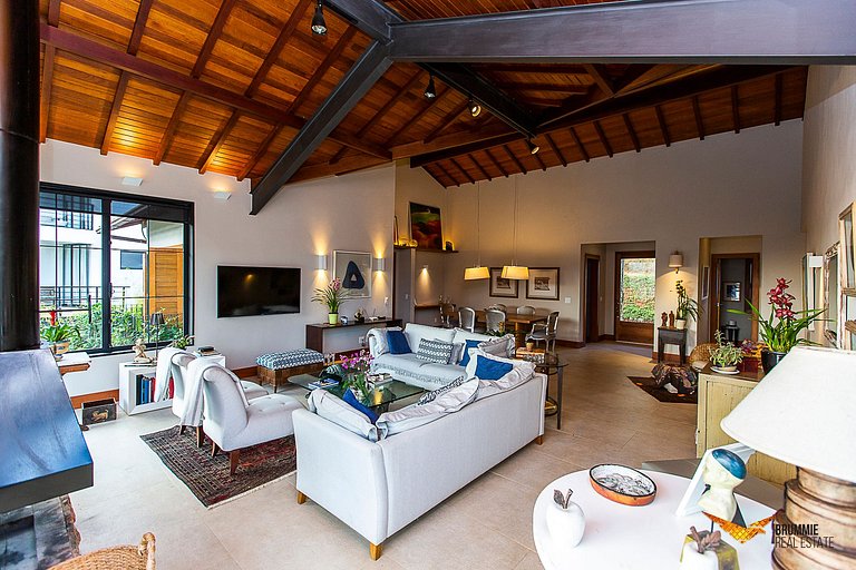 Villa in the mountains with stunning views