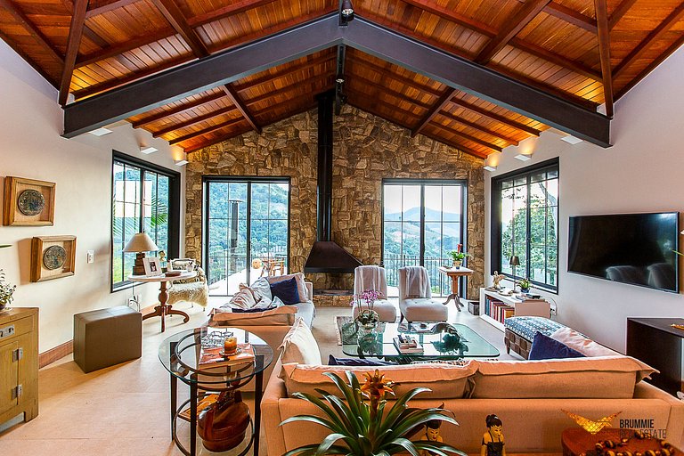 Villa in the mountains with stunning views