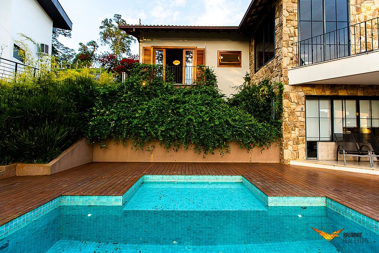 Villa in the mountains with stunning views