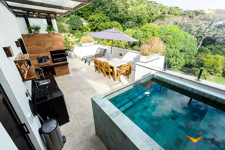 Duplex Penthouse in the Center of Itaipava