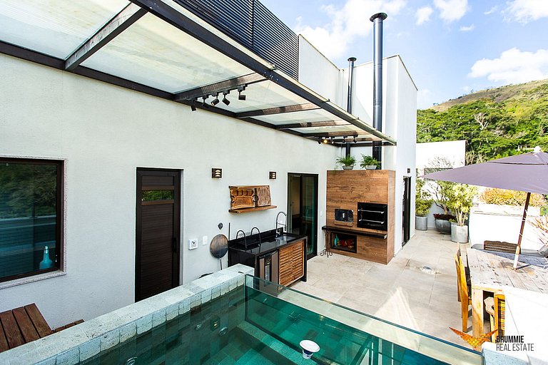 Duplex Penthouse in the Center of Itaipava