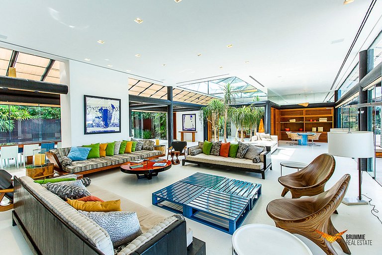 Amazing Mansion with Sea View in São Conrado