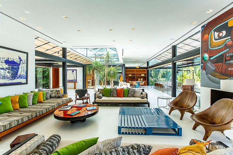 Amazing Mansion with Sea View in São Conrado