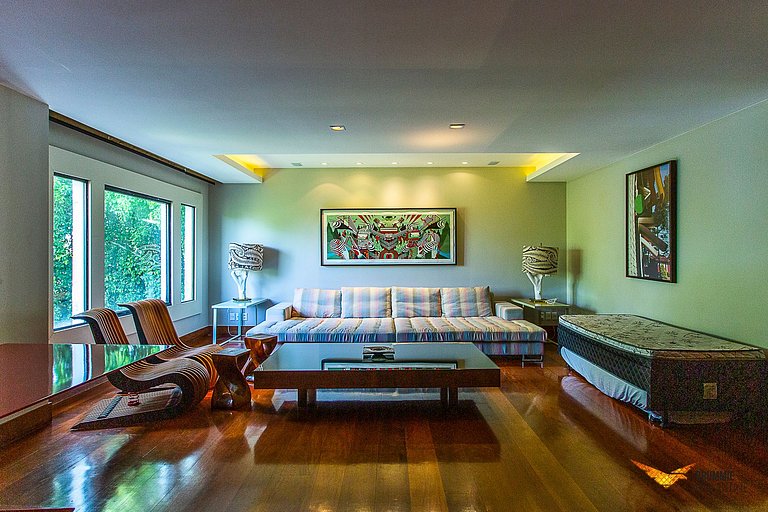 Amazing Mansion with Sea View in São Conrado