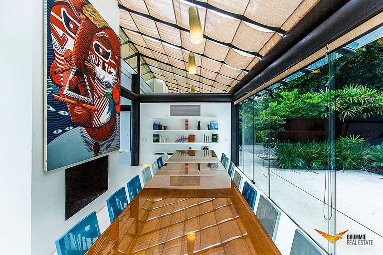 Amazing Mansion with Sea View in São Conrado