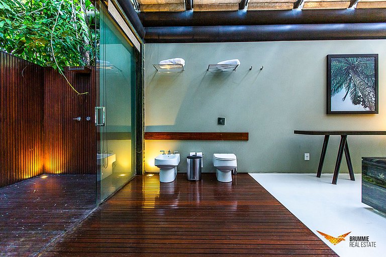 Amazing Mansion with Sea View in São Conrado