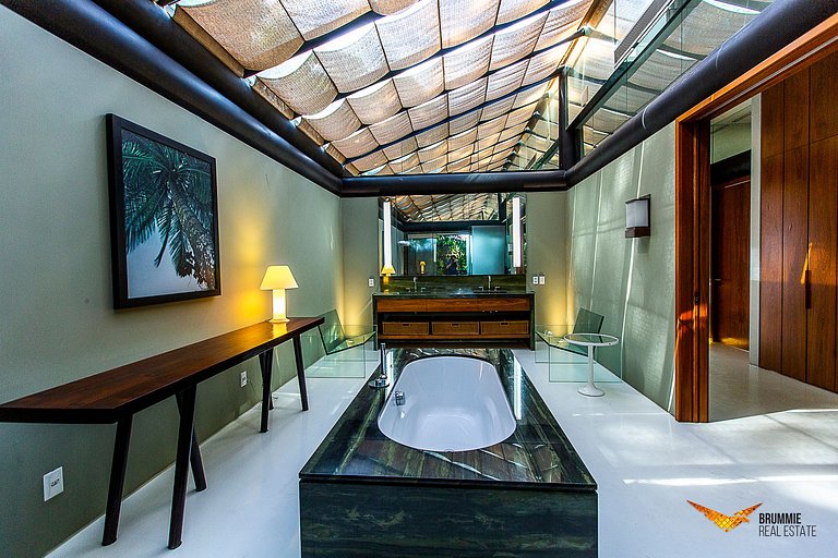 Amazing Mansion with Sea View in São Conrado