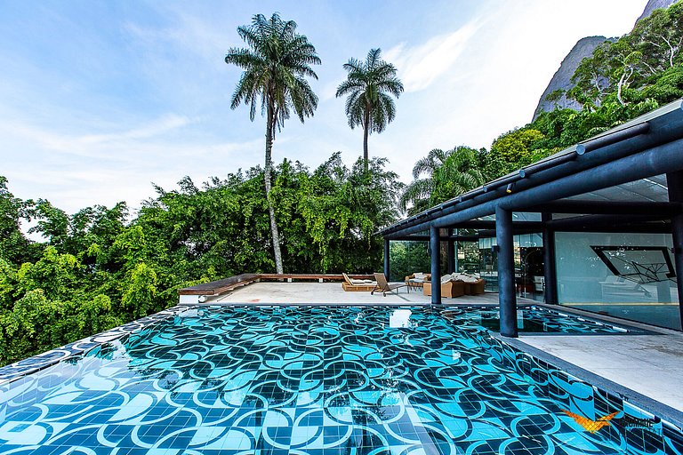 Amazing Mansion with Sea View in São Conrado
