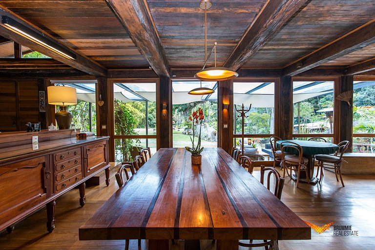 Extraordinary Property in Petropolis