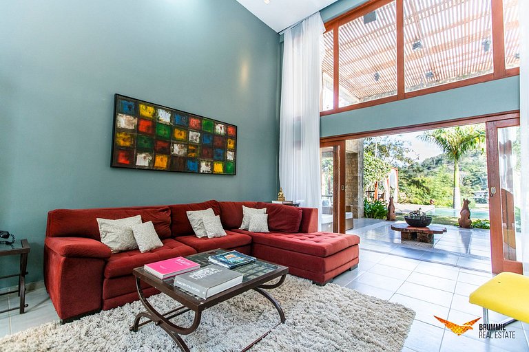A Natural Retreat with Charm and Comfort