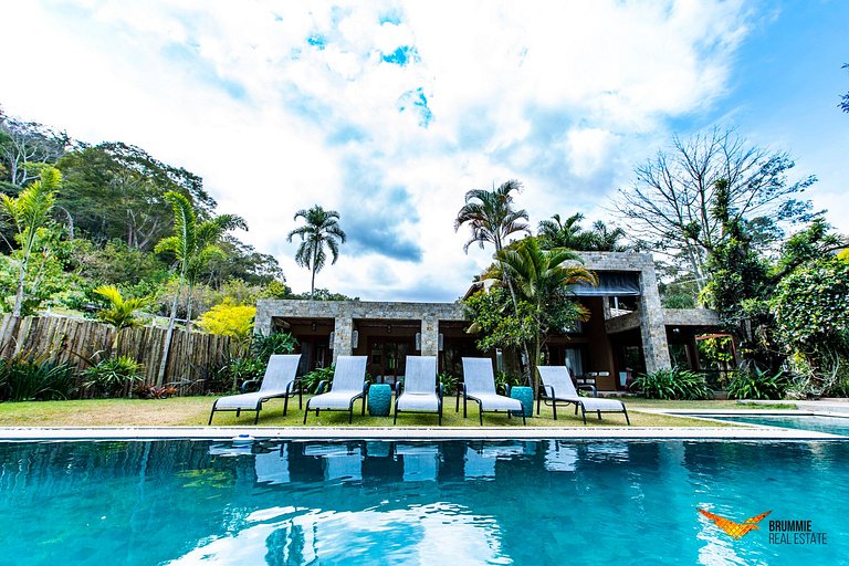 A Natural Retreat with Charm and Comfort