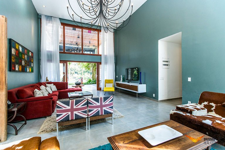 A Natural Retreat with Charm and Comfort