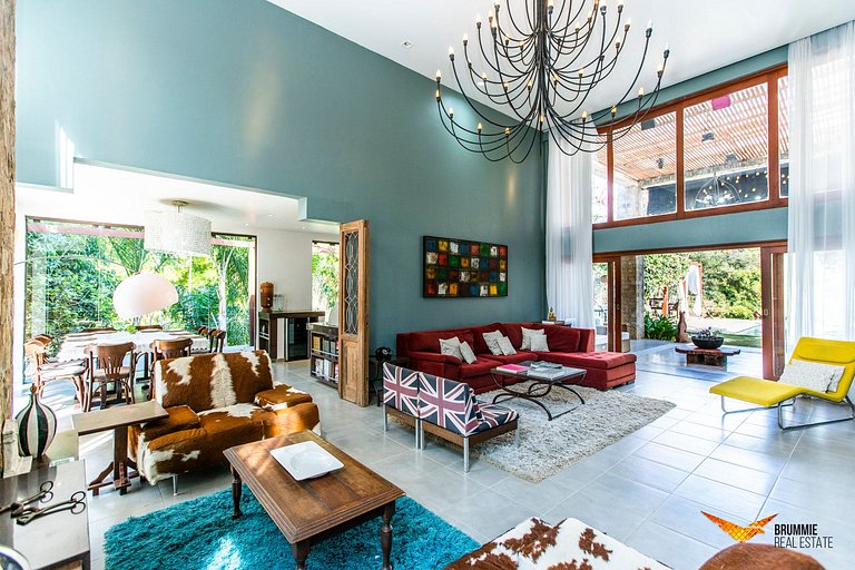 A Natural Retreat with Charm and Comfort