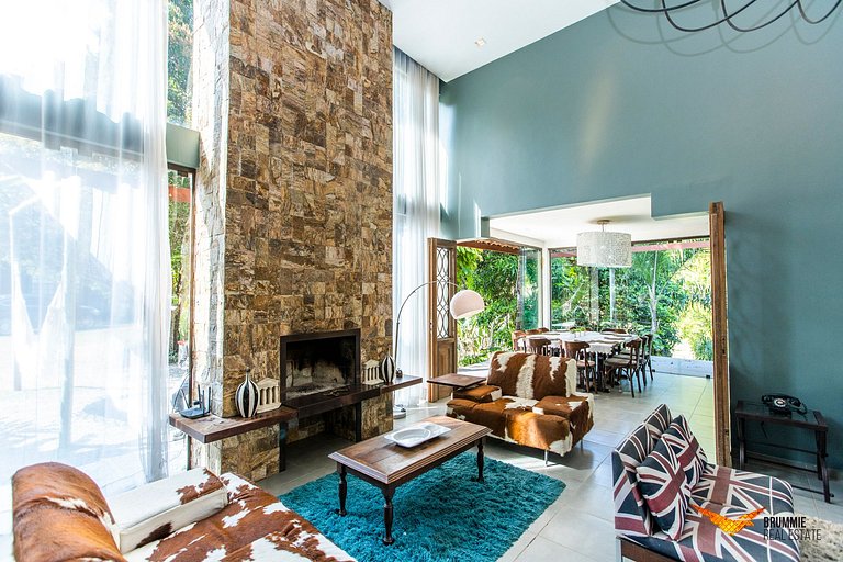 A Natural Retreat with Charm and Comfort