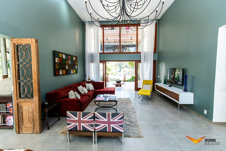 A Natural Retreat with Charm and Comfort